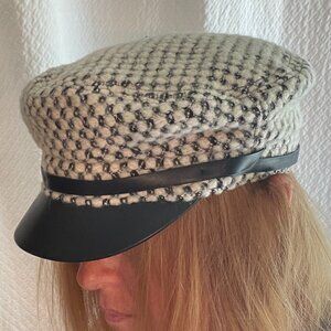 NWOT H&M black white newsboy cap with faux leather black band and bill